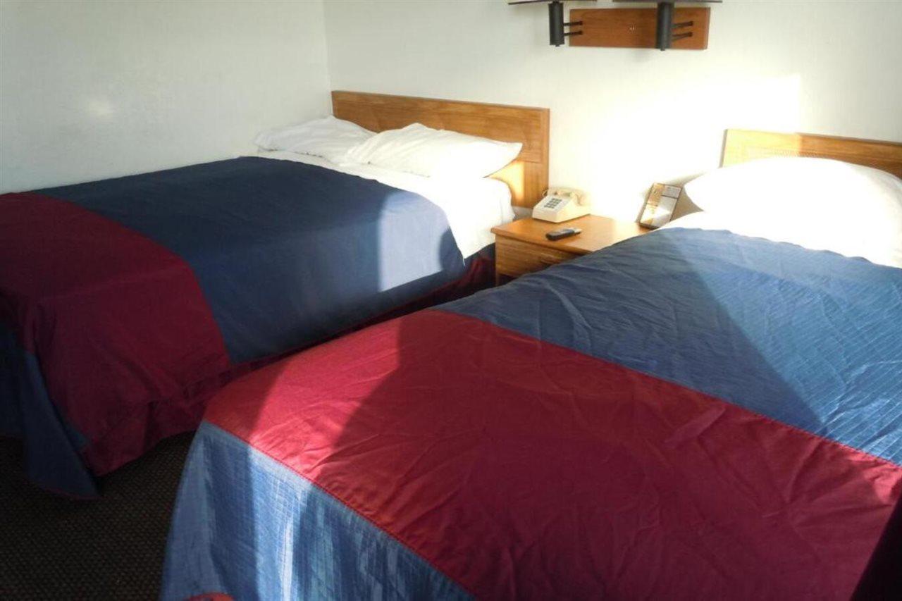 Travelodge By Wyndham Grand Rapids North Walker Екстериор снимка