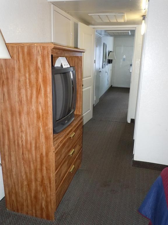 Travelodge By Wyndham Grand Rapids North Walker Екстериор снимка