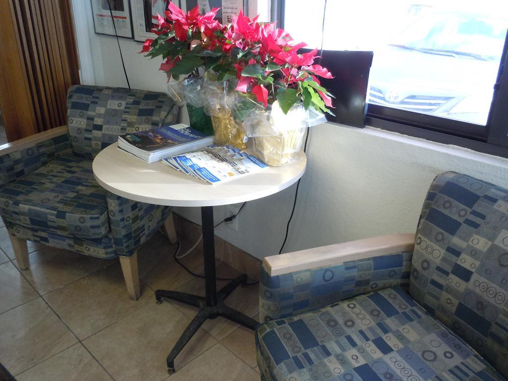 Travelodge By Wyndham Grand Rapids North Walker Екстериор снимка