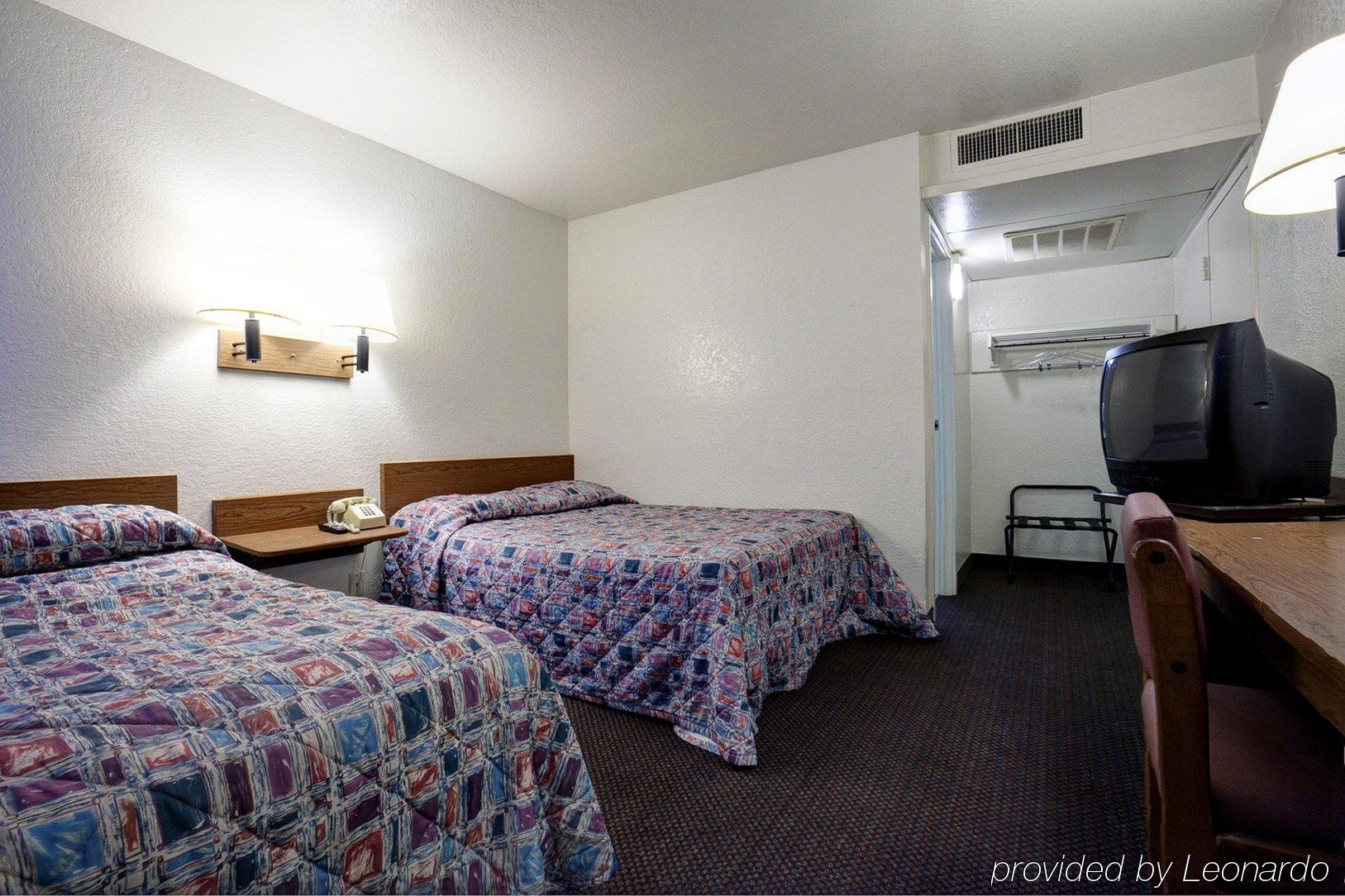 Travelodge By Wyndham Grand Rapids North Walker Стая снимка