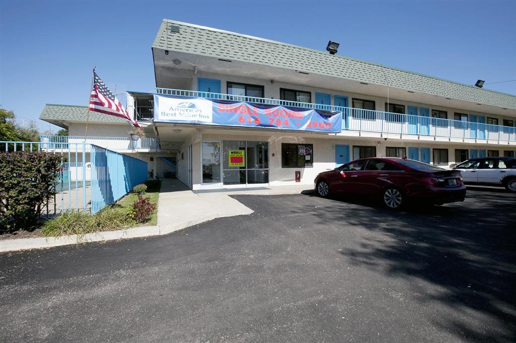 Travelodge By Wyndham Grand Rapids North Walker Екстериор снимка
