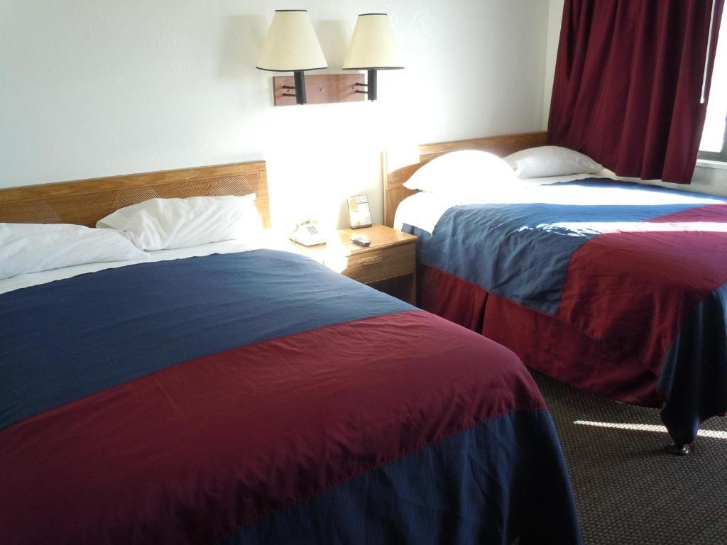 Travelodge By Wyndham Grand Rapids North Walker Стая снимка