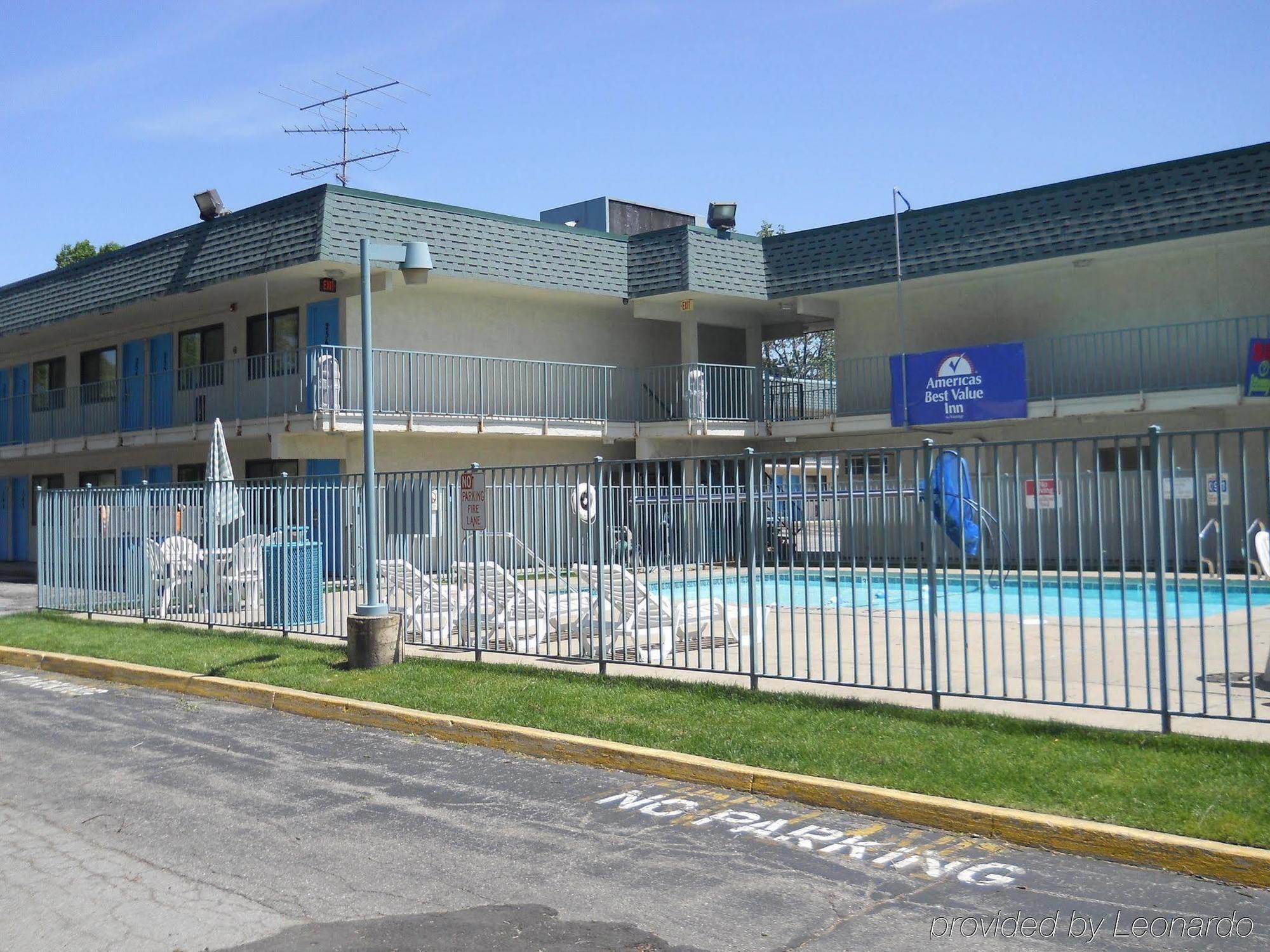 Travelodge By Wyndham Grand Rapids North Walker Екстериор снимка