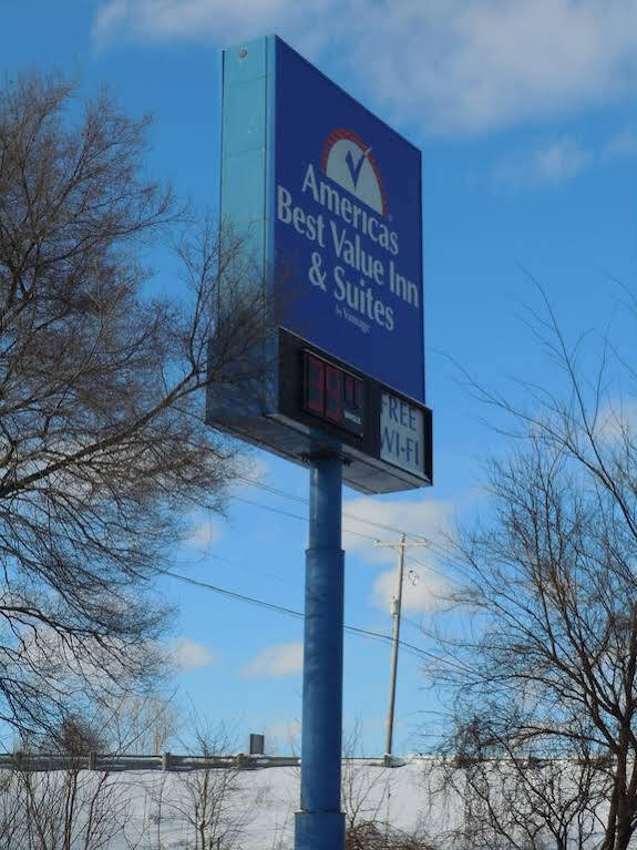 Travelodge By Wyndham Grand Rapids North Walker Екстериор снимка